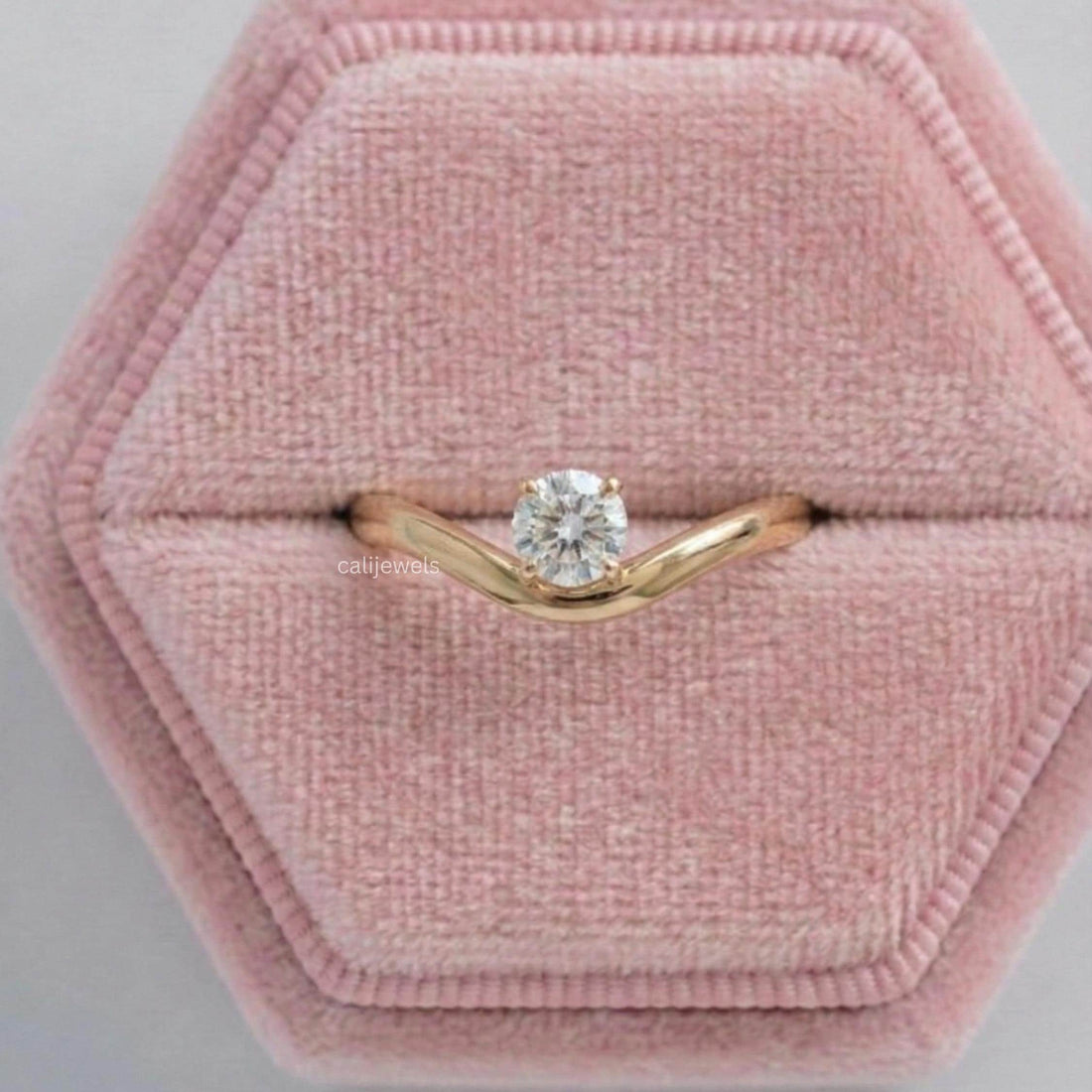 Round Cut Lab Grown Diamond Curved Ring