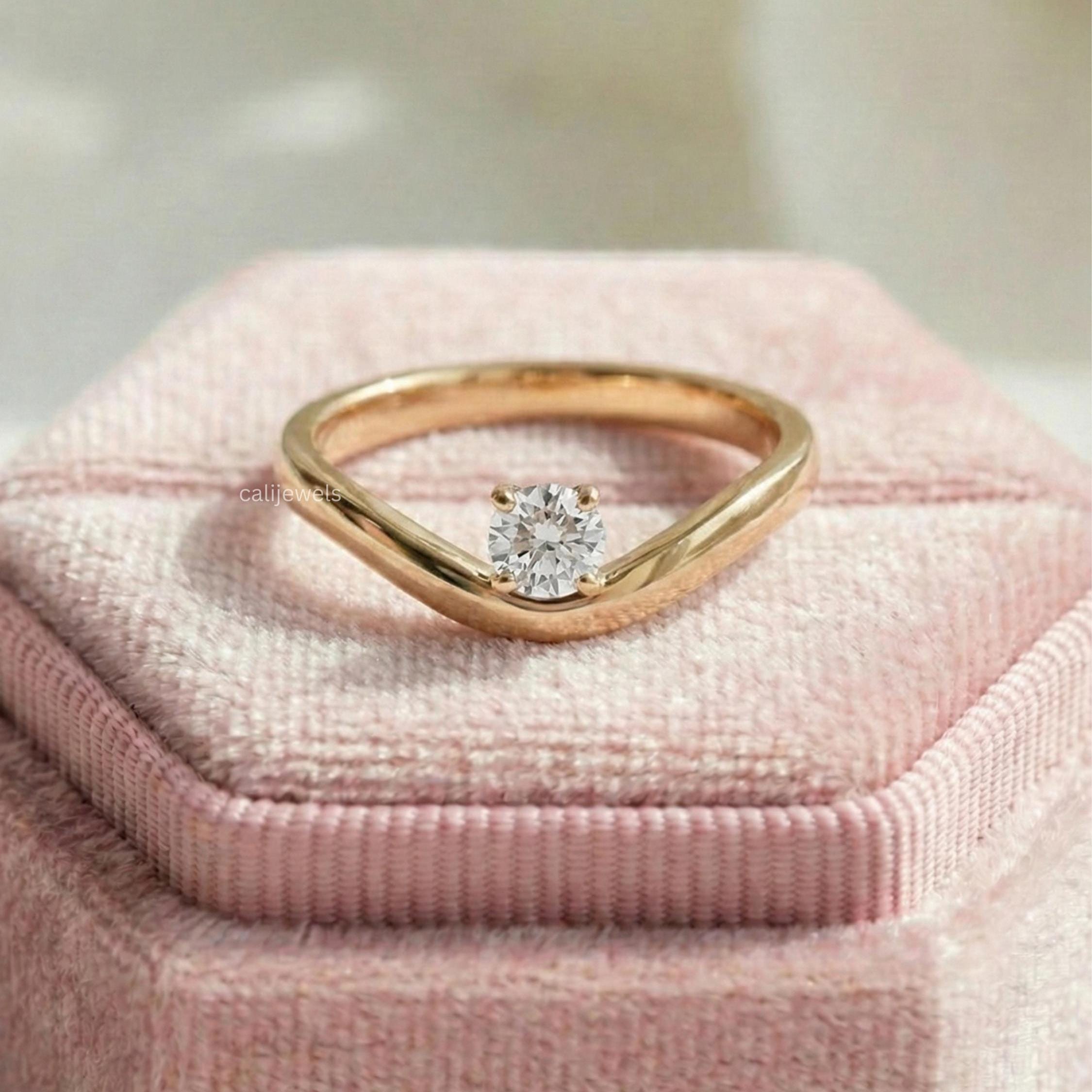 Round Cut Lab Grown Diamond Curved Ring