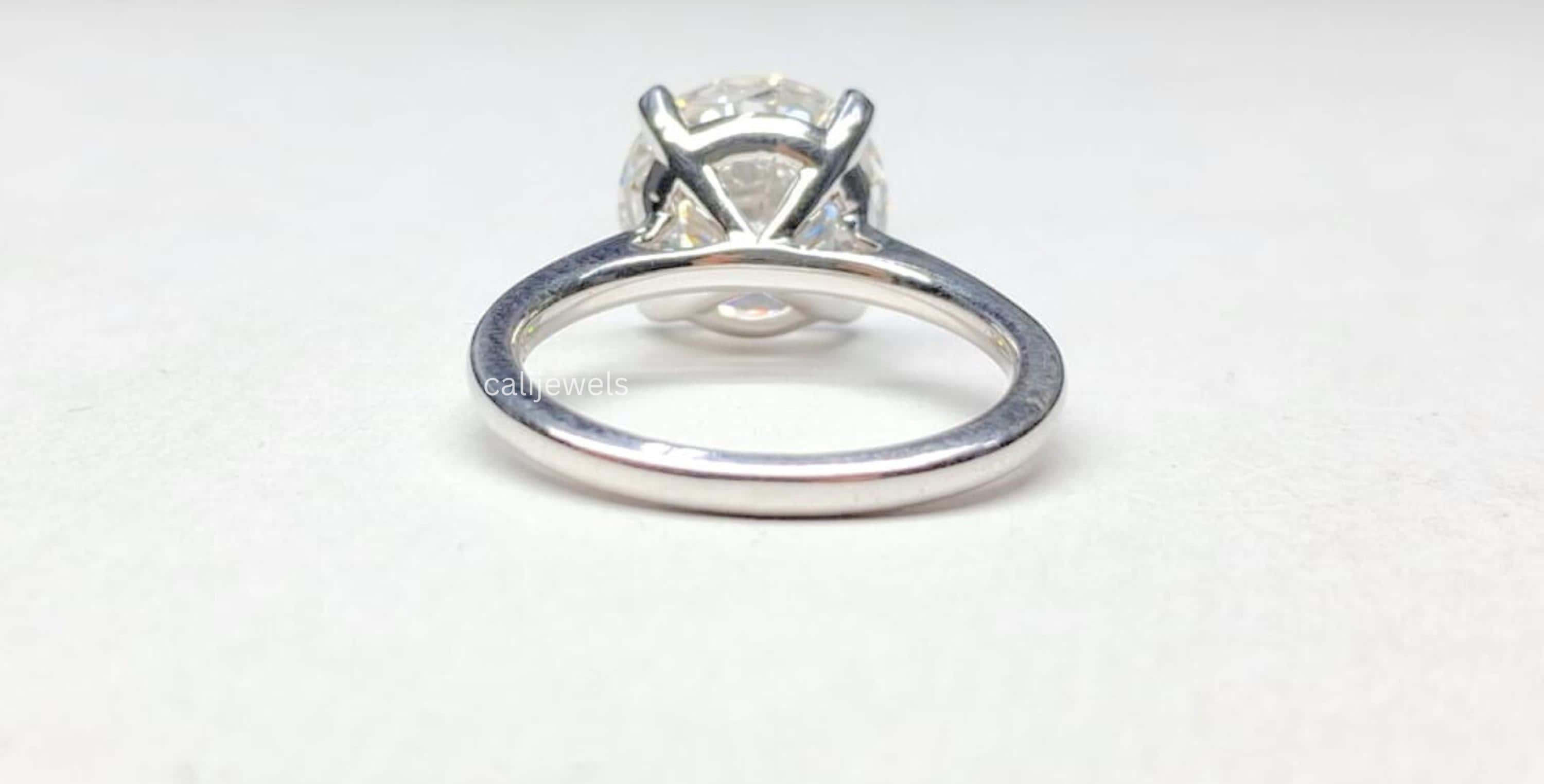 Round Cut Lab Grown Diamond Engagement Ring