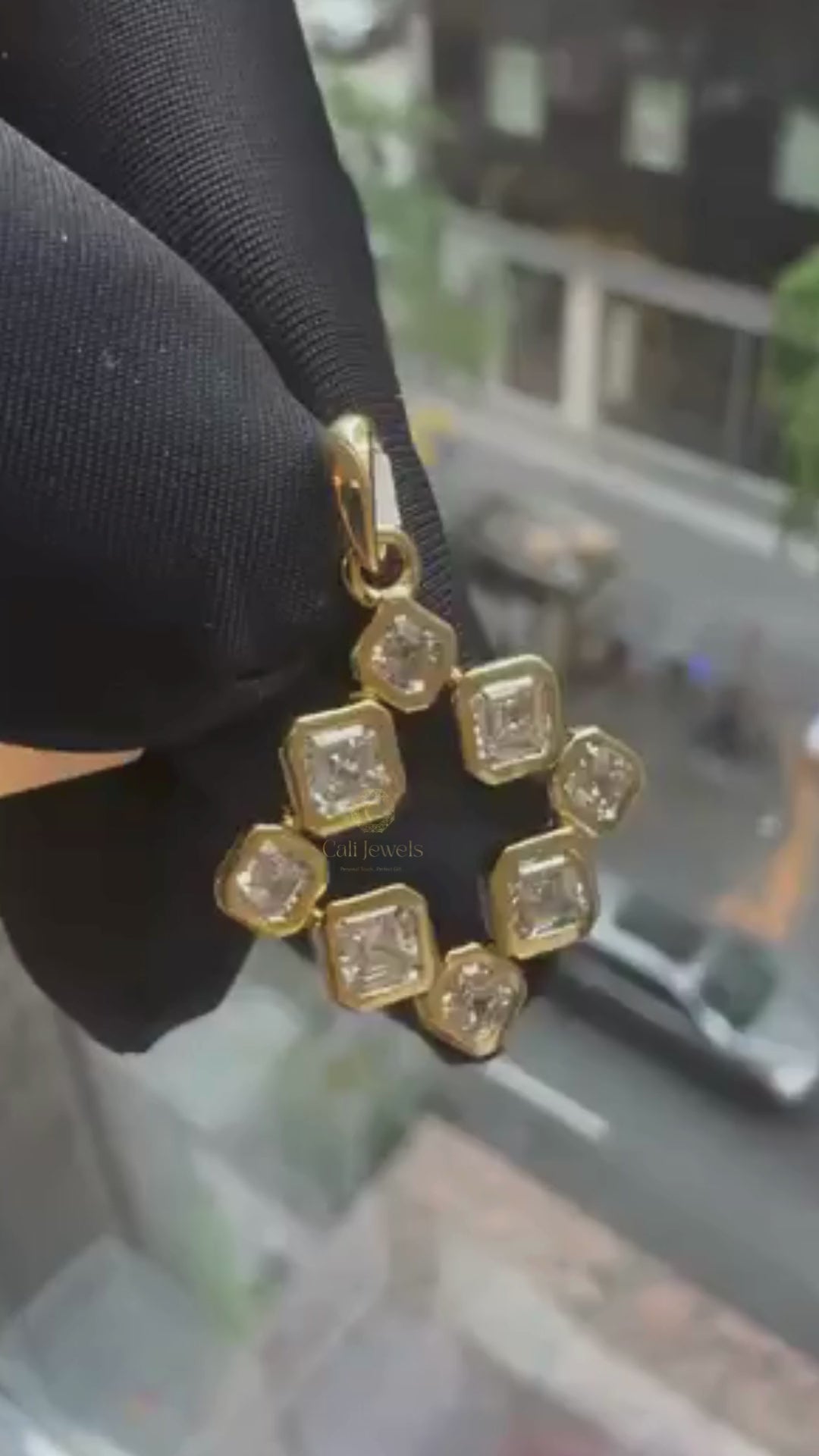 Gold pendant with diamonds Video
